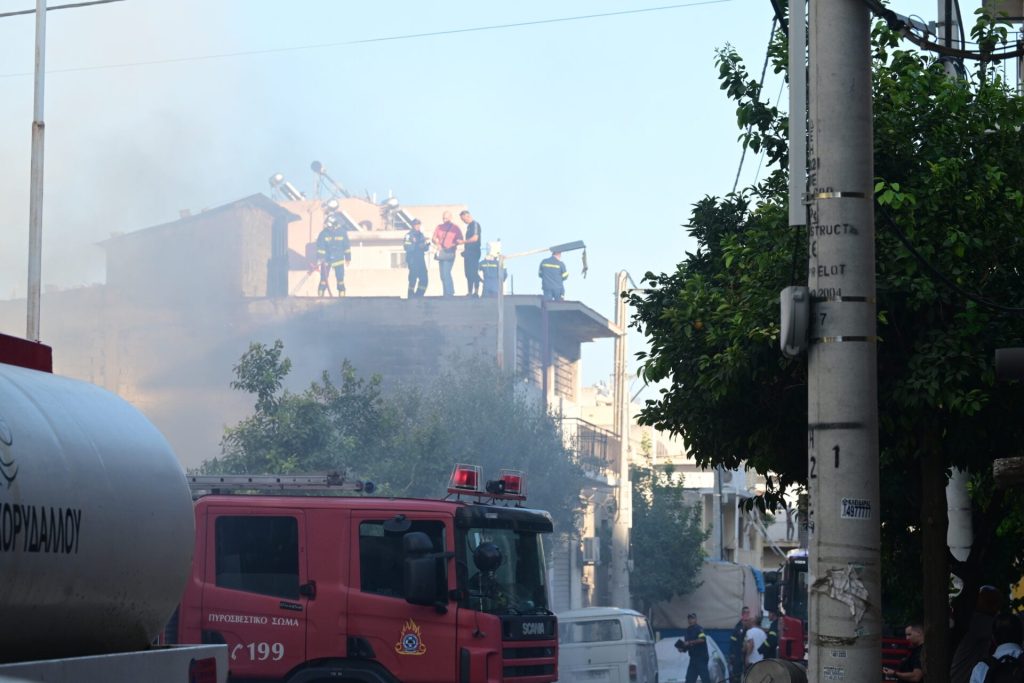 Συναγερμός στου Ρέντη: Φωτιά σε αποθήκη εργοστασίου