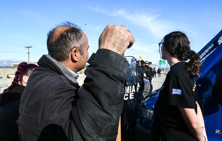 Μικρής έκτασης επεισόδια στη γέφυρα Ρίου-Αντιρρίου – Σε πλήρη εξέλιξη η κινητοποίηση αγροτών και κτηνοτρόφων από Αχαΐα και Αιτωλοακαρνανία