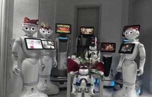 Ρομπότ λένε τα κάλαντα στην Θεσσαλονίκη: Ο Pepper σε ρόλο βοηθού Αϊ-Βασίλη