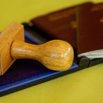 Ανατροπή στην υπόθεση των παράνομων ελληνοποιήσεων - Αθώος ο αστυνομικός