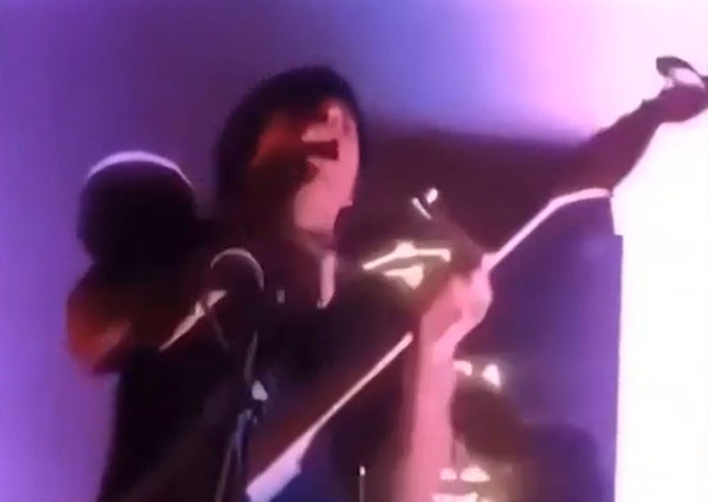 «Ηλεκτροσόκ» αντί για χειροκρότημα – Ένα live που θα θυμάται για χρόνια τραγουδιστής στη Λίμα