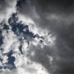 Νεφώσεις, σποραδικές βροχές και μικρή πτώση της θερμοκρασίας