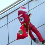 Βόλος: Στην Παιδιατρική του νοσοκομείου ο Αϊ Βασίλης ήρθε από την καμινάδα