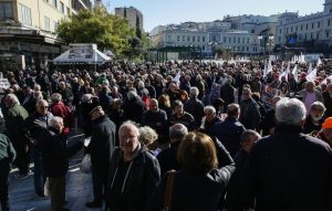 Πορεία διαμαρτυρίας των συνταξιούχων προς το υπουργείο Εργασίας