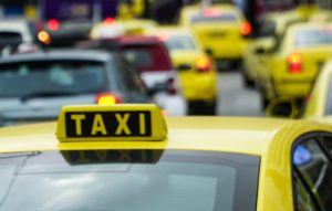 Νέα 24ωρη κινητοποίηση των οδηγών ταξί – Συνεχίζουν την απεργία