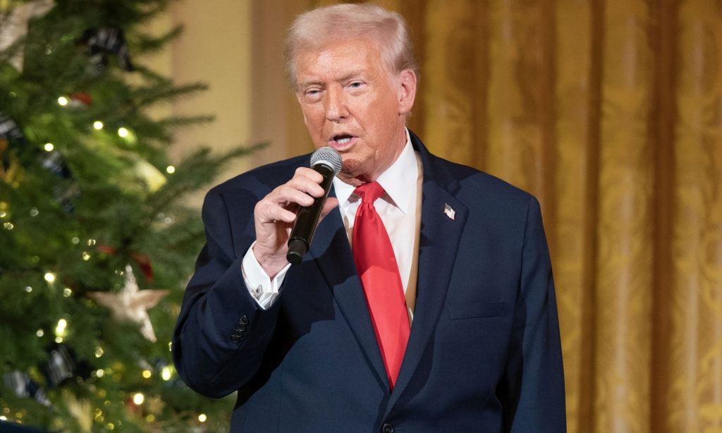 Τραμπ: Μπορεί να μπλοκάρει τη συγχώνευση Netflix-Warner Bros