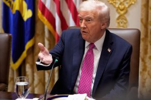 Ο Τραμπ αυξάνει την πίεση στην Ουκρανία - «Το σκάνδαλο διαφθοράς δεν βοηθάει»