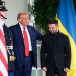 Τραμπ για Ζελένσκι: «Δεν έχει τίποτα μέχρι να το εγκρίνω εγώ»