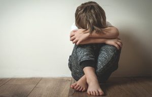 Ένα στα 6 παιδιά αυτοτραυματίζεται – Πρόγραμμα αντιμετώπισης του προβλήματος