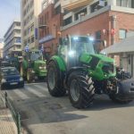 Αποχωρούν τα τρακτέρ, μένουν οι αγρότες στο λιμάνι του Βόλου μετά το τελεσίγραφο