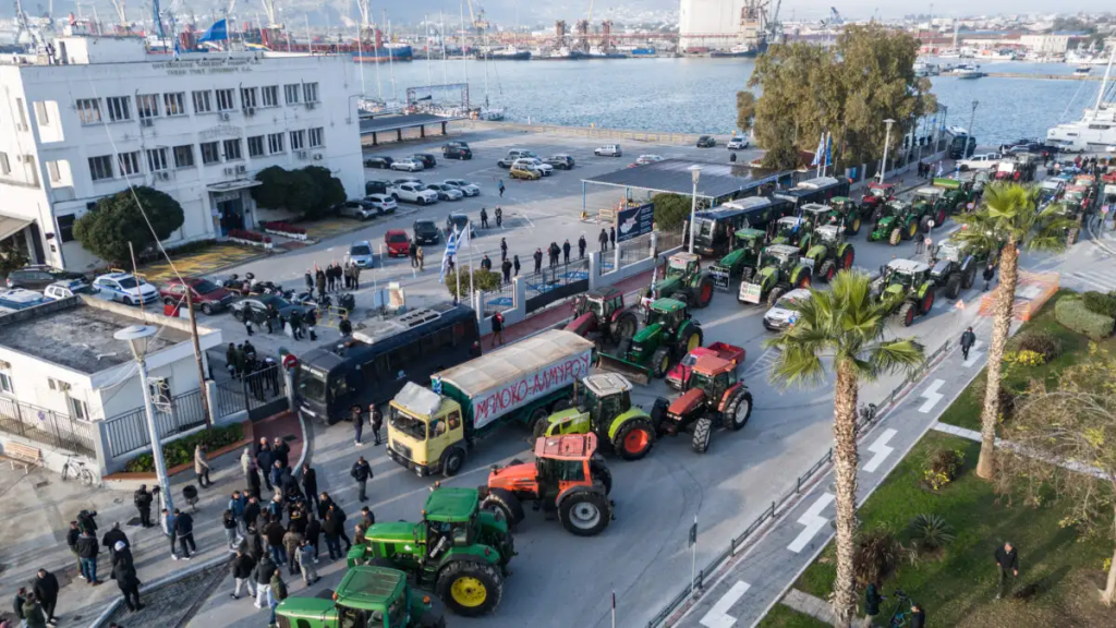 Στο λιμάνι του Βόλου τα τρακτέρ, 4ωρη ελεύθερη διέλευση Ρίο - Αντίρριο