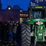 Βρυξέλλες: Τρακτέρ απέκλεισαν τη λεωφόρο μπροστά από την Κομισιόν