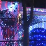 Σε ποια γειτονιά της Αττικής βρίσκεται το πιο χριστουγεννιάτικο σπίτι με 20.000 λαμπιόνια;