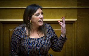 Κωνσταντοπούλου για τα καλσόν: Ταξική και όχι σεξιστική η αναφορά