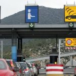 Οι αγρότες της Αταλάντης «άνοιξαν» τα διόδια της Τραγάνας