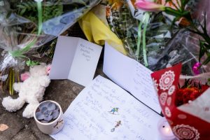 Κραν Μοντανά: «Σπινθηροβόλα κεριά» και βεγγαλικά σε σαμπάνιες, η προφανής αιτία της φωτιάς λένε οι ελβετικές αρχές- Τι άλλο εξετάζουν