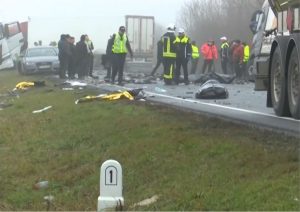 To ΕΡΤnews στο σημείο της τραγωδίας: «Σουρωτήρι» ο δρόμος που σκοτώθηκαν οι οπαδοί του ΠΑΟΚ στη Ρουμανία – Οι εκτιμήσεις πραγματογνώμονα για το δυστύχημα