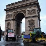 Υπό την βοή των τρακτέρ στο Παρίσι, το «όχι» Μακρόν στη συμφωνία ΕΕ-Μercosur