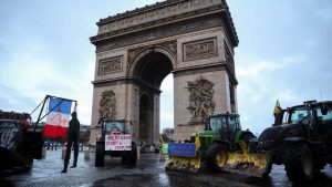 Υπό την βοή των τρακτέρ στο Παρίσι, το «όχι» Μακρόν στη συμφωνία ΕΕ-Μercosur