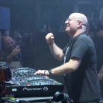 Από τον άμβωνα στα decks: ο ιερέας που έγινε DJ στη Βηρυτό