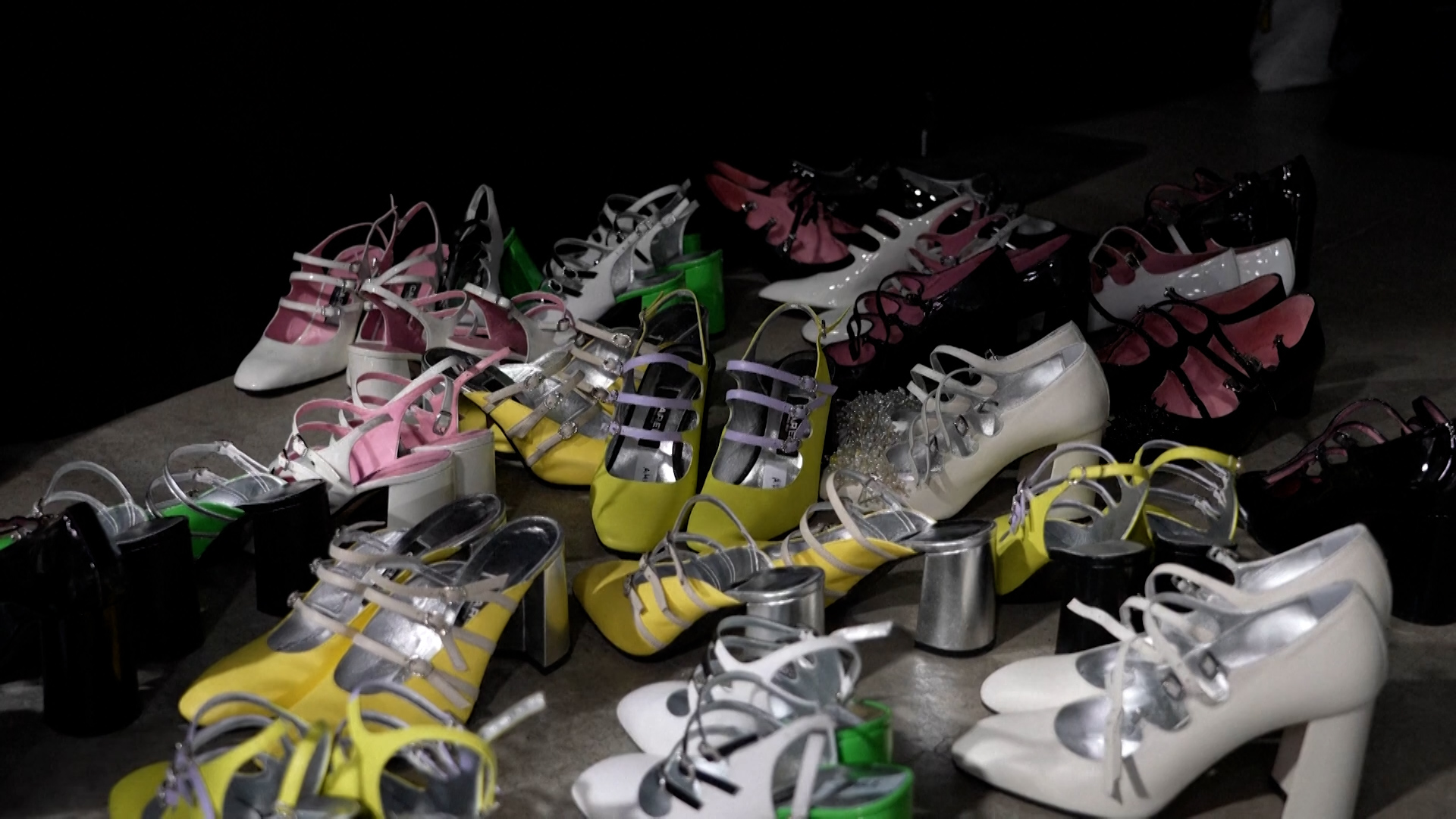 Ο Kevin Germanier επαναπροσδιορίζει την haute couture με ανακυκλωμένα υλικά στο Παρίσι