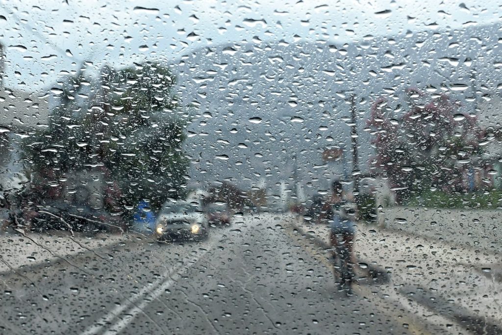 Τοπικές βροχές και σποραδικές καταιγίδες στις περισσότερες περιοχές της χώρας