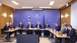 Δέσμη έξι μέτρων για τη στήριξη των αγροτών: Ψηφιακό «μπλόκο» στις ελληνοποιήσεις και πετρέλαιο στην αντλία