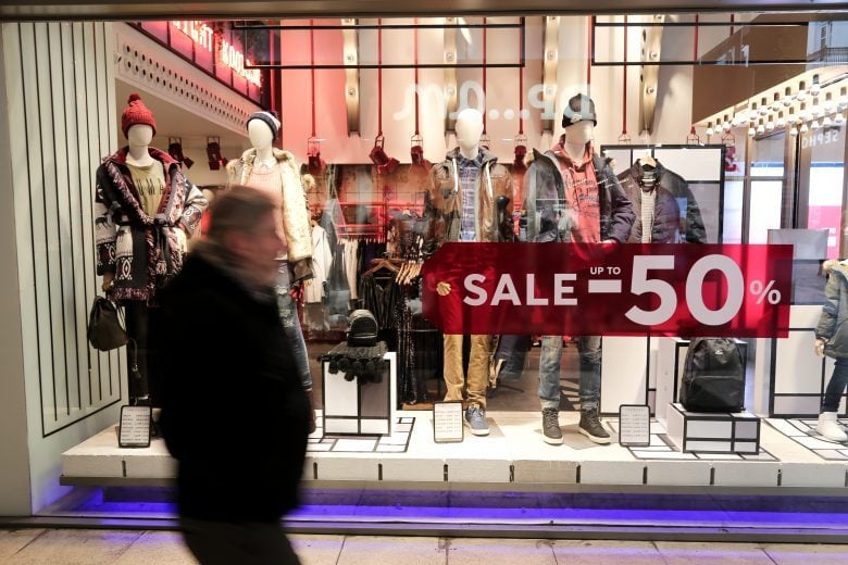 Ξεκινούν στις 12/1 οι χειμερινές εκπτώσεις – Τι πρέπει να γνωρίζουν οι καταναλωτές