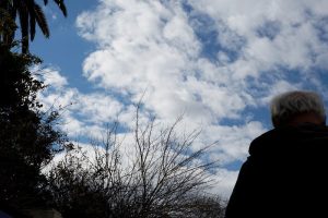 Καιρός: Λίγες νεφώσεις παροδικά αυξημένες με τοπικές βροχές – Πού θα είναι πιο έντονα τα φαινόμενα