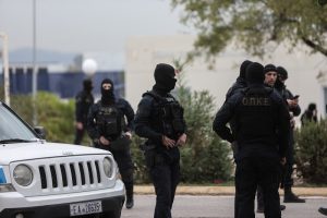 Δέκα συλλήψεις σε ειδική αστυνομική επιχείρηση στον Ασπρόπυργο