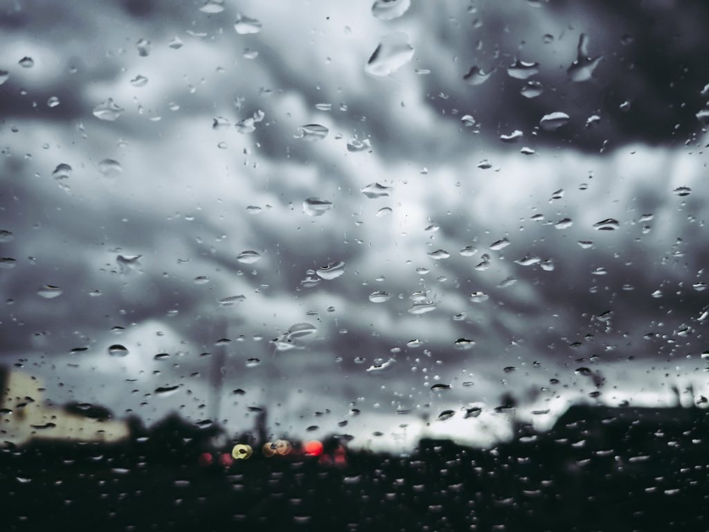 Τοπικές βροχές και χιονόνερο προβλέπονται μαζί με περαιτέρω πτώση της θερμοκρασίας