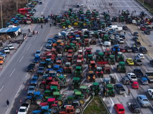 Θεσσαλονίκη-Μάλγαρα: 48ωρος αποκλεισμός και στα δυο ρεύματα- Στο πλευρό των αγροτών και φοιτητές - ertnews.gr