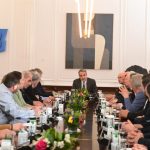 «Δεν θα ανεχθούμε μία κομματική μειοψηφία να εκβιάζει ανοικτά την κοινωνία»: Το χαμηλότερο ρεύμα στην Ευρώπη για τους αγρότες, ανακοίνωσε ο Κ. Μητσοτάκης