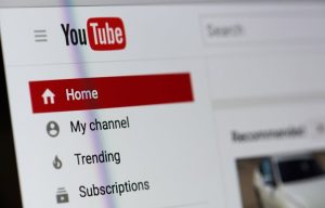 Πάνω από ένα εκατομμύριο κανάλια στο YouTube χρησιμοποιούν εργαλεία Τεχνητής Νοημοσύνης