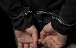 Δύο συλλήψεις για παράνομη βία, όπλα και ναρκωτικά στην Ζάκυνθο