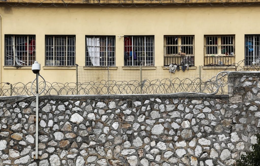 Έφοδος της ΕΛ.ΑΣ στις φυλακές Κορυδαλλού: Εντοπίστηκαν κινητά τηλέφωνα και κατεργασμένη κάνναβη