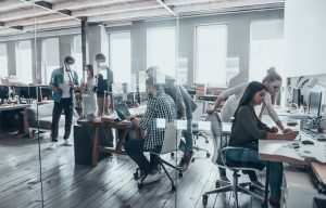 Αυξήσεις θα δουν από σήμερα οι εργαζόμενοι στον ιδιωτικό τομέα από τις φοροελαφρύνσεις – Ειδικές πρόνοιες για νέους και οικογένειες