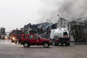 Φονική πυρκαγιά σε μπισκοτοβιομηχανία στα Τρίκαλα