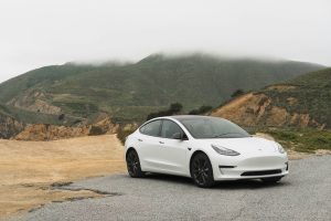 Προειδοποιήση στους εργαζόμενους της Tesla: «Το 2026 θα ειναι μια πολύ δύσκολη χρονιά»