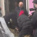 Κιλκίς: Αγρότες έριξαν κοπριά και σανό στα γραφεία του βουλευτή Γιώργου Γεωργαντά