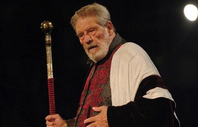 Ο γιος του Γιάννη Βόγλη απαντάει για τα βραβεία του που βρέθηκαν στα σκουπίδια