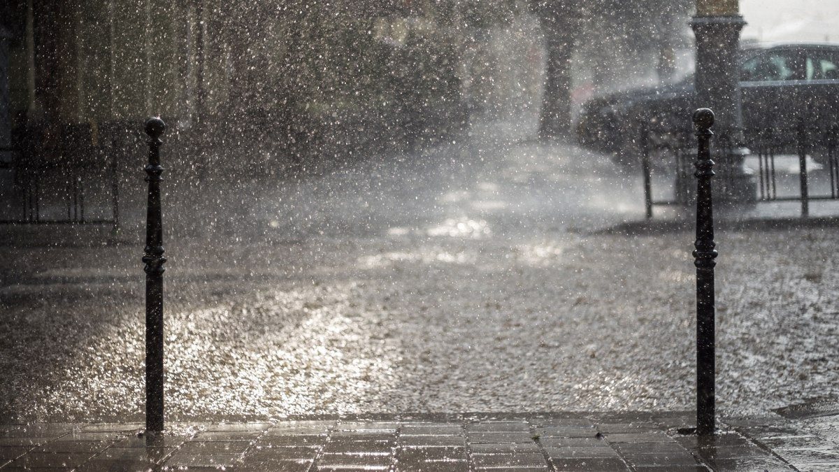 Ισχυρές βροχές και καταιγίδες αναμένονται στις περισσότερες περιοχές της χώρας