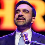 Ο δήμαρχος Νέας Υόρκης Μαμντάνι καταδικάζει τη στρατιωτική επίθεση των ΗΠΑ στη Βενεζουέλα