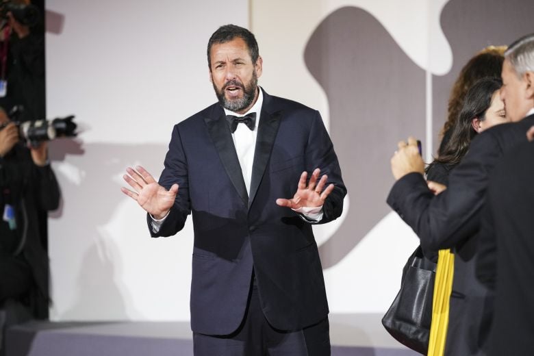 Ο Άνταμ Σάντλερ υποσχέθηκε ότι θα γυρίσει άλλες 50 ταινίες προτού αποσυρθεί