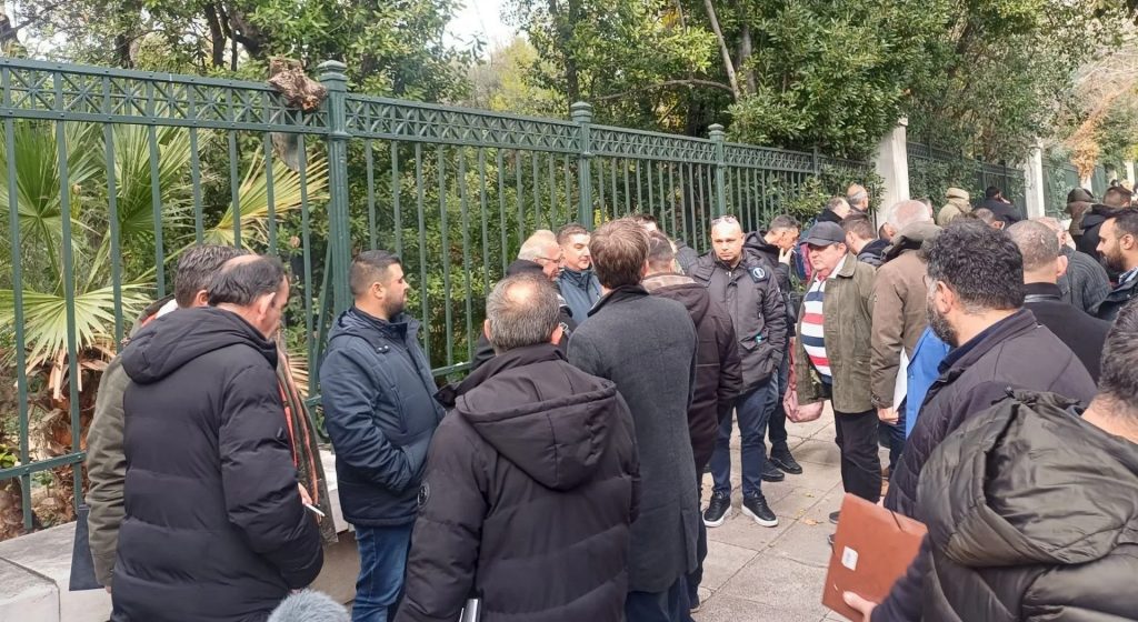 Πρώτα συνάντηση με Τσιάρα και μετά Συνελεύσεις στα μπλόκα οι αγρότες • Έλληνας Αγρότης