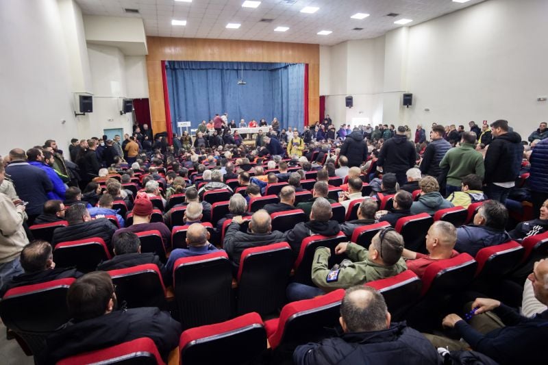 Πανελλαδική σύσκεψη των αγροτών στη Νίκαια: «Ναι» στον διάλογο με τον Κυριάκο Μητσοτάκη – Δεν θα γίνει συλλαλητήριο στο κέντρο της Αθήνας