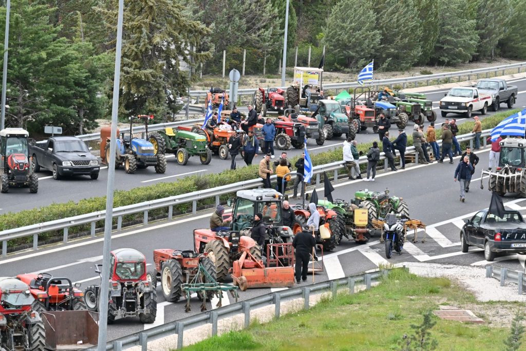 Αγρότες: Ώρα αποφάσεων στα μπλόκα - Νέα συνάντηση με Τσιάρα
