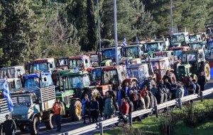 Συνεχίζουν τις κινητοποιήσεις τους οι αγρότες του μπλόκου της Νίκαιας