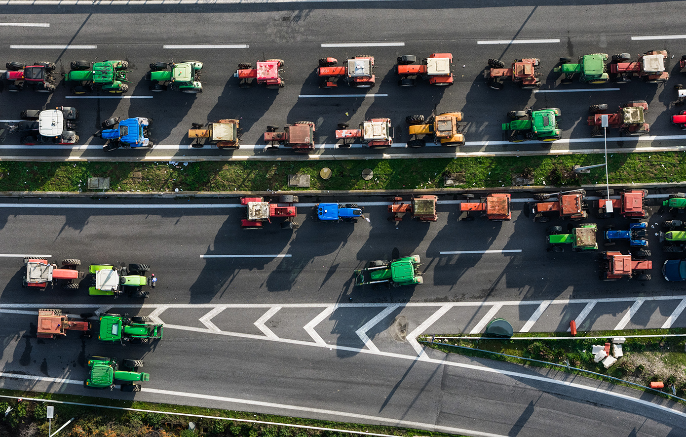 Ανοιχτοί οι δρόμοι ενόψει της συνάντησης των αγροτών με τον πρωθυπουργό τη Δευτέρα – Τα τρακτέρ παραμένουν στα σημεία των συγκεντρώσεων