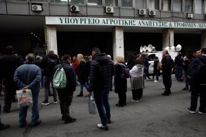 Αθήνα: Πορεία του «Ρουβίκωνα» προς το Υπουργείο Αγροτικής Ανάπτυξης